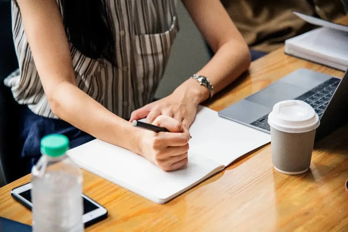 How to write an employee handbook for your business in Australia
